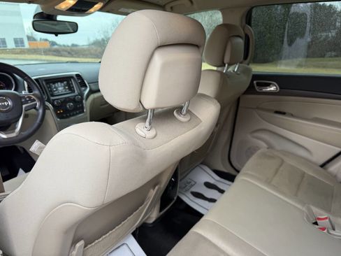 Used 2017 Jeep Grand Cherokee Laredo w/ Quick Order Package 2BE image 4