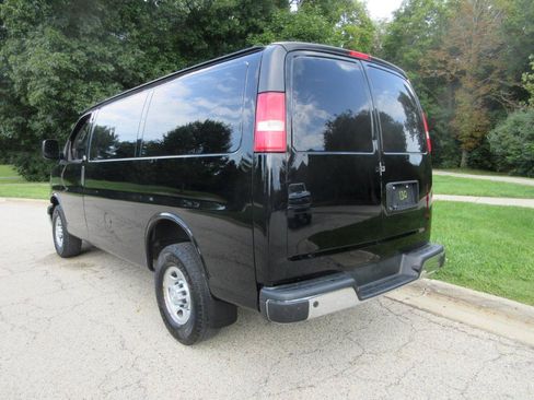 Used 2018 Chevrolet Express 2500 w/ Driver Convenience Package RWD image 22