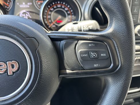 Used 2022 Jeep Wrangler Sport AWD/4WD image 10