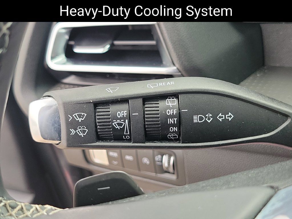 Used 2024 Chevrolet Traverse LT w/ Trailering Package AWD/4WD image 15