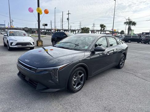Used 2025 Kia K4 FWD image 3