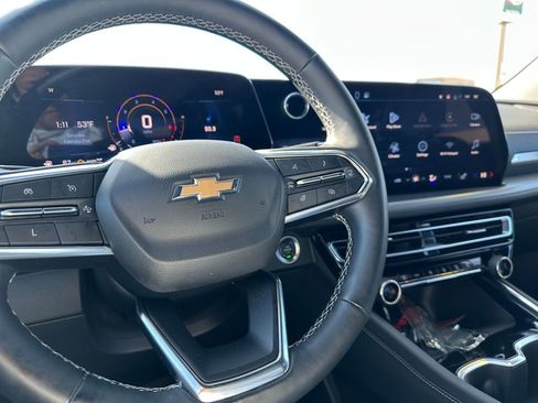 Used 2025 Chevrolet Traverse LT image 28