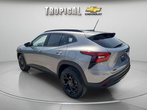 New 2026 Chevrolet Trax LT w/ Midnight Edition FWD image 5