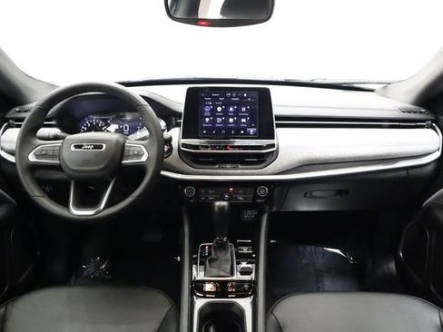 Used 2025 Jeep Compass Latitude AWD/4WD image 14