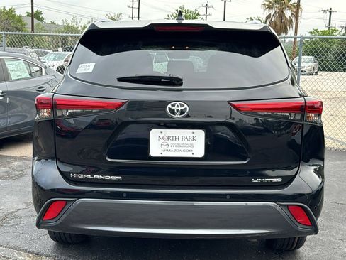 Used 2020 Toyota Highlander Limited FWD image 7