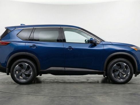 Used 2025 Nissan Rogue SV AWD/4WD image 11