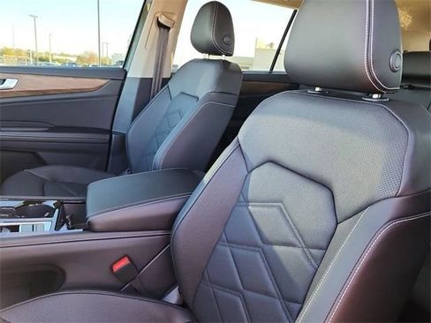 New 2026 Volkswagen Atlas SE FWD image 12