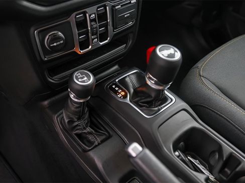 Used 2025 Jeep Wrangler Sport S image 20