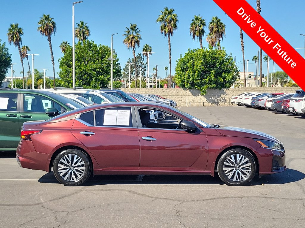 Used 2024 Nissan Altima 2.5 SV FWD image 30