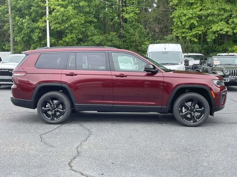 New 2026 Jeep Grand Cherokee L Limited w/ Limited Altitude Package AWD/4WD image 9