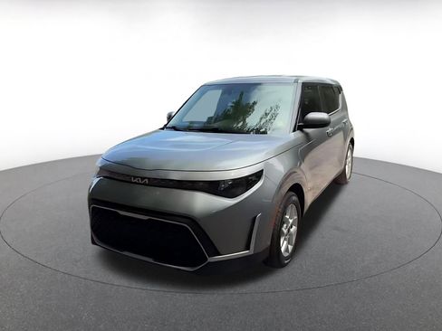 Used 2025 Kia Soul LX w/ LX Technology Package FWD image 7
