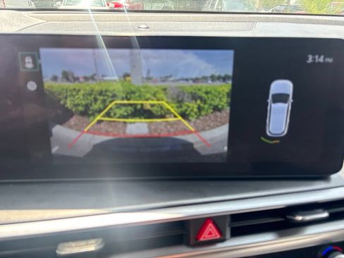 Used 2024 Kia Sorento S FWD image 19