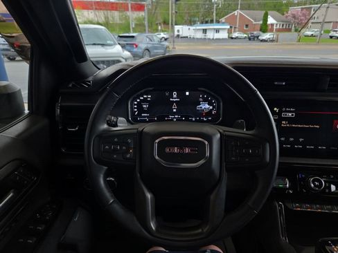 Used 2023 GMC Sierra 1500 AT4 w/ Technology Package AWD/4WD image 18
