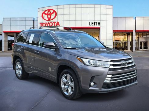 Used 2018 Toyota Highlander Limited image 3