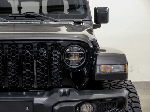 Used 2023 Jeep Gladiator Sport AWD/4WD image 3