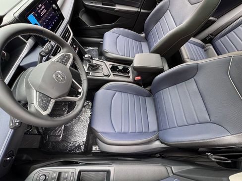 New 2025 Volkswagen Taos SEL image 25