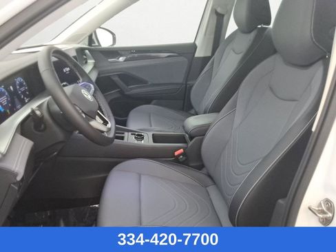 New 2025 Volkswagen Tiguan SE AWD/4WD image 12