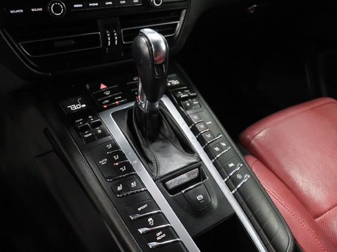 Used 2020 Porsche Macan image 31