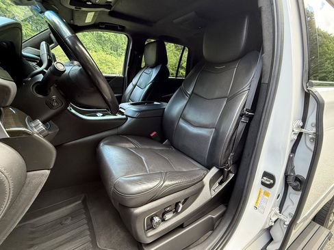 Used 2019 Cadillac Escalade Platinum AWD/4WD image 19