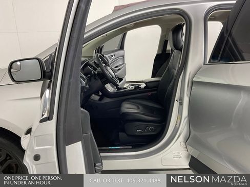 Used 2018 Ford Edge Titanium image 11