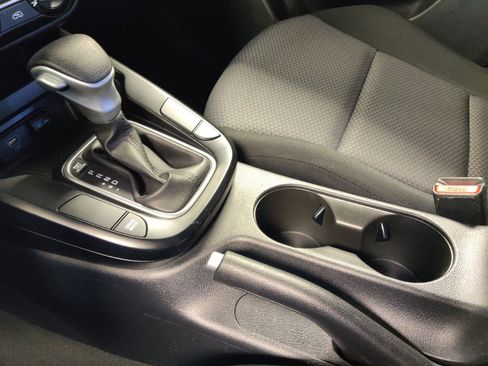 Used 2025 Kia Soul LX w/ LX Technology Package FWD image 26