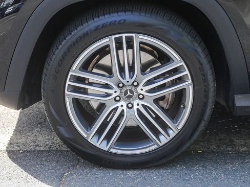 Used 2025 Mercedes-Benz GLS 450 4MATIC image 9