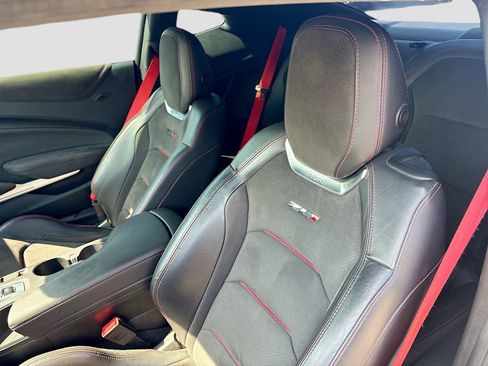 Used 2019 Chevrolet Camaro ZL1 RWD image 21