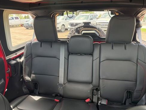 Used 2025 Jeep Wrangler Unlimited Rubicon AWD/4WD image 10