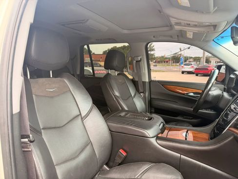 Used 2016 Cadillac Escalade Luxury AWD/4WD image 40