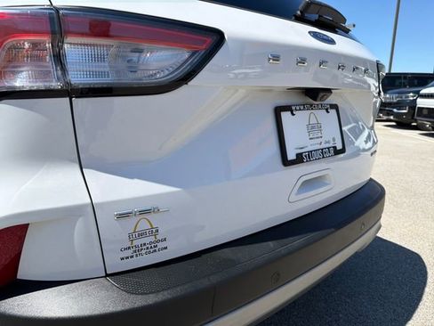 Used 2022 Ford Escape SEL image 38