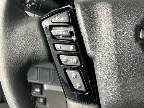 Used 2025 Nissan Frontier PRO-4X image 30