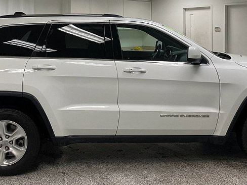 Used 2016 Jeep Grand Cherokee Laredo w/ Quick Order Package 23E image 4