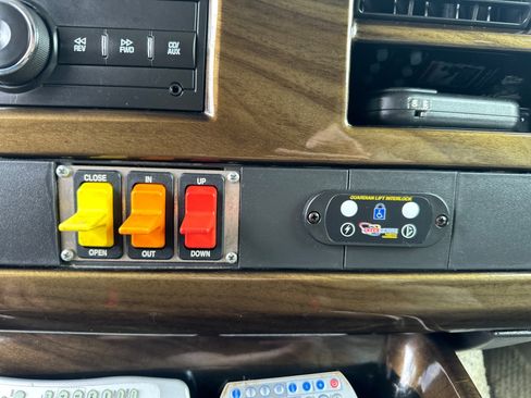 Used 2008 Chevrolet Express 1500 w/ Preferred Equipment Group RWD image 26