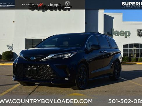 Used 2023 Toyota Sienna XSE image 1