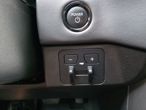 Used 2025 Toyota Sequoia Platinum AWD/4WD image 32