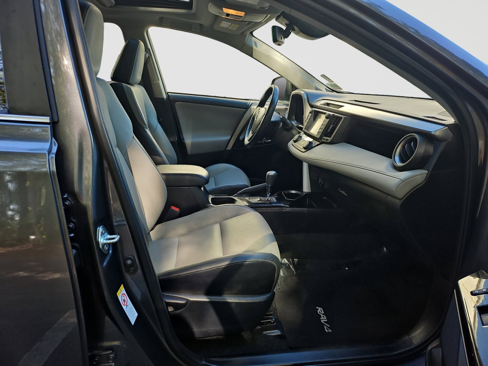 Used 2017 Toyota RAV4 Limited w/ Advanced Technology Package AWD/4WD image 15