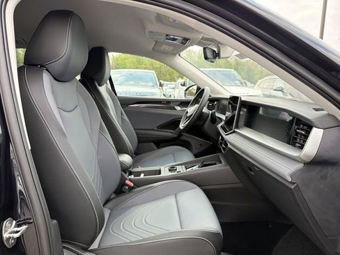 New 2026 Volkswagen Tiguan SE image 18