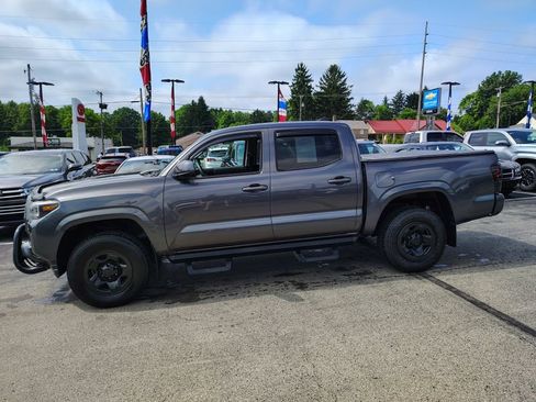Used 2022 Toyota Tacoma SR AWD/4WD image 8