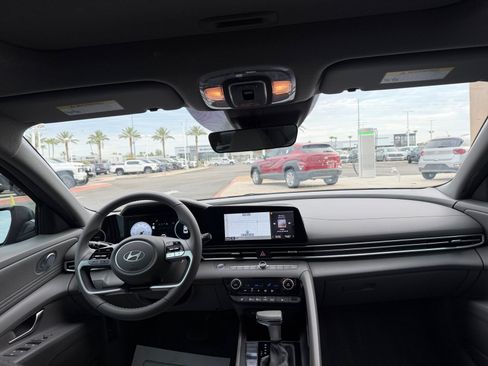 Used 2024 Hyundai Elantra SEL w/ Convenience Package FWD image 19