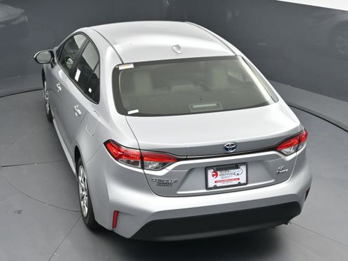 Used 2025 Toyota Corolla LE image 36