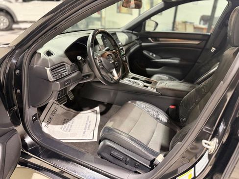 Used 2018 Honda Accord Sport image 14