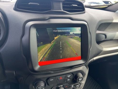 Used 2023 Jeep Renegade Latitude AWD/4WD image 15
