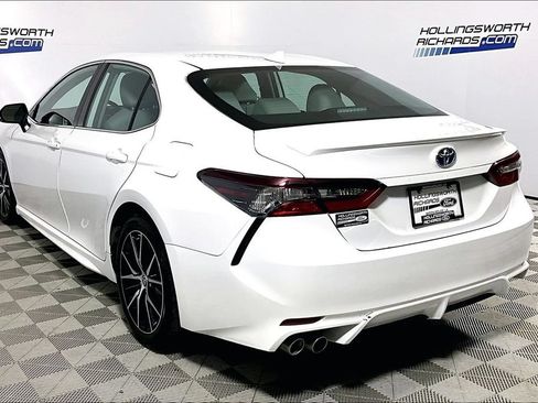 Used 2024 Toyota Camry SE FWD image 8