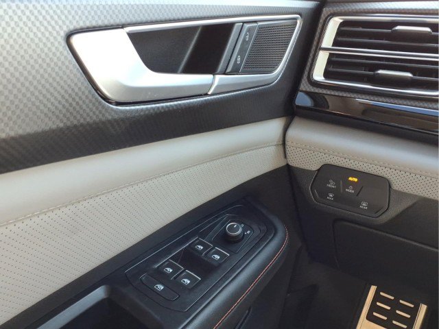 Certified 2024 Volkswagen Atlas Peak Edition SE AWD/4WD image 25