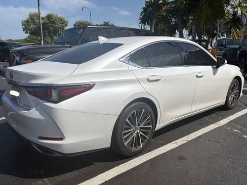 Used 2025 Lexus ES 350 w/ Premium Package FWD image 3
