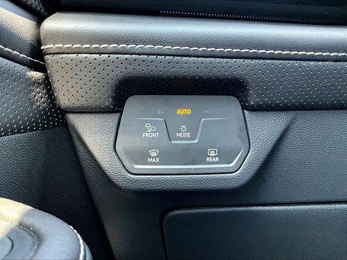 Used 2024 Volkswagen Atlas Cross Sport SEL Premium R-Line AWD/4WD image 17