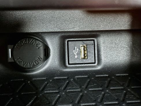 Used 2025 Toyota RAV4 XLE FWD image 26