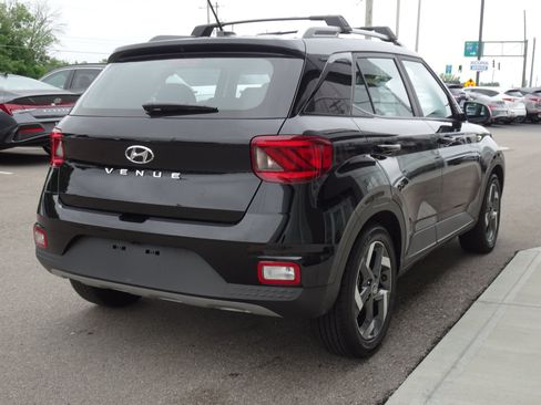 Used 2023 Hyundai Venue SEL FWD image 5