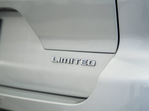 Used 2023 Jeep Grand Cherokee L Limited AWD/4WD image 8