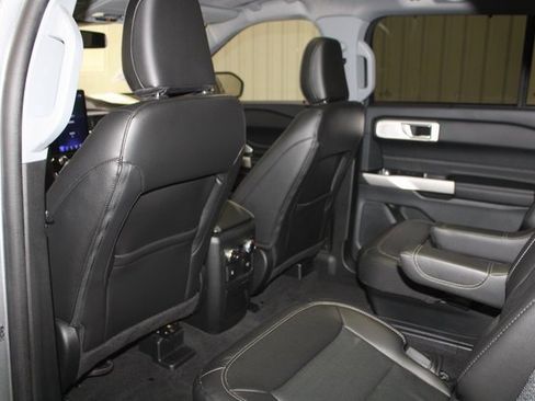 Used 2022 Ford Explorer Limited w/ Limited Technology Package image 19